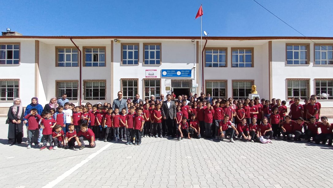 Kemal Özalper İlk/Ortaokulunda İlköğretim Haftası Kutlama Programı Yapıldı.