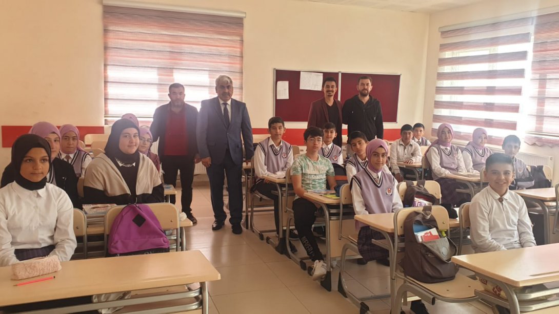 İlçe Milli Müdürümüz Muharrem DEMİR 8.Sınıf Öğrencilerini Ziyaret Etti.