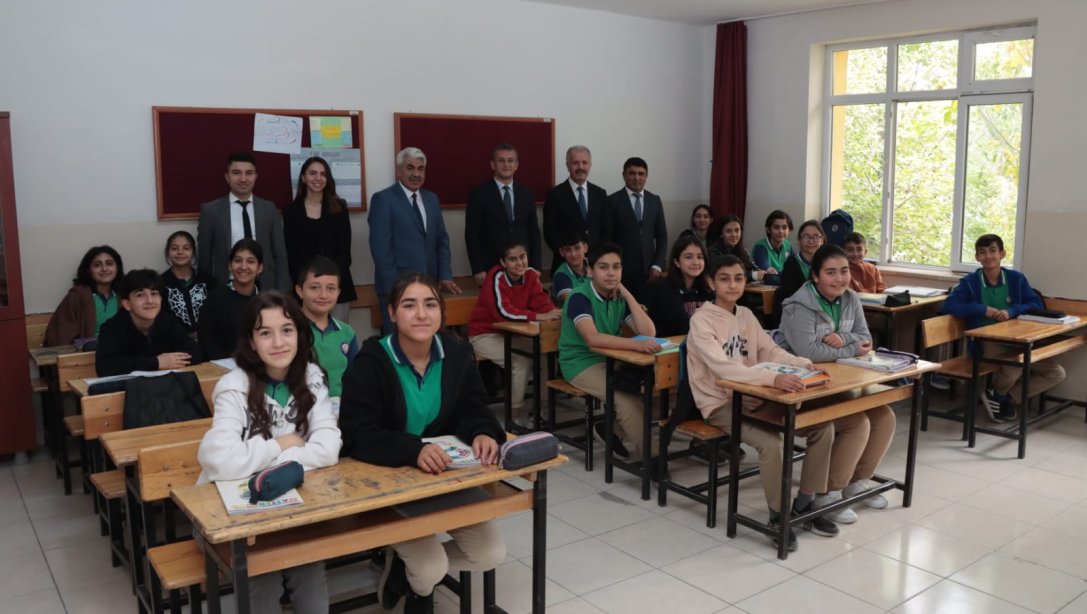 İl Millî Eğitim Müdürü Necati Yener Asef Çoban Anadolu Lisesi ve Gürün 80. Yıl Yatılı Bölge Ortaokulu Kampüsünü Ziyaret Etti
